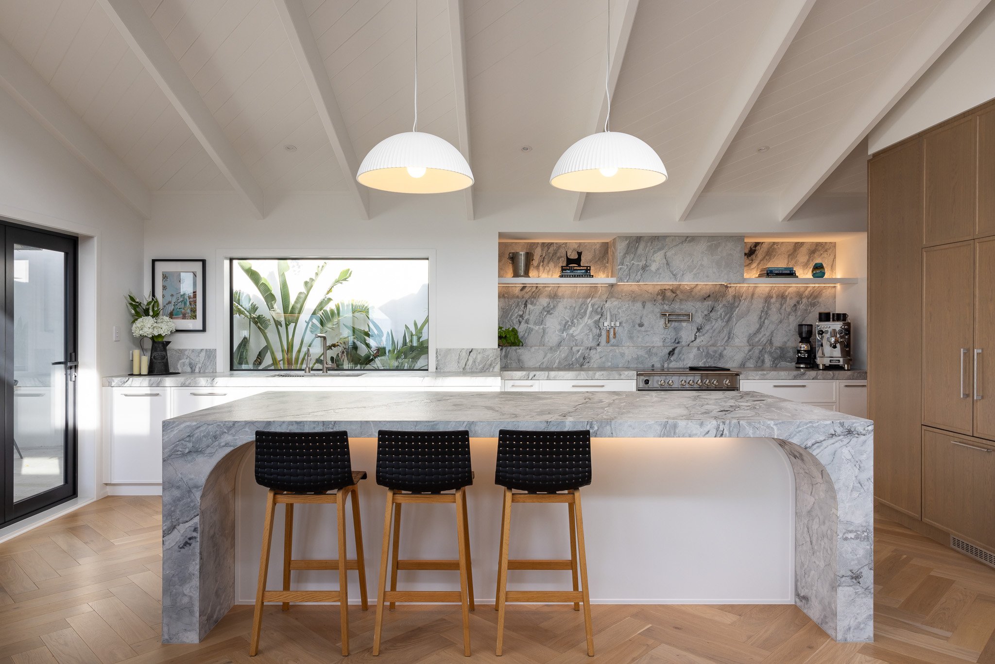 Audry Road 01_Atelier Classic Siltstone_Herringbone_Forte_LR