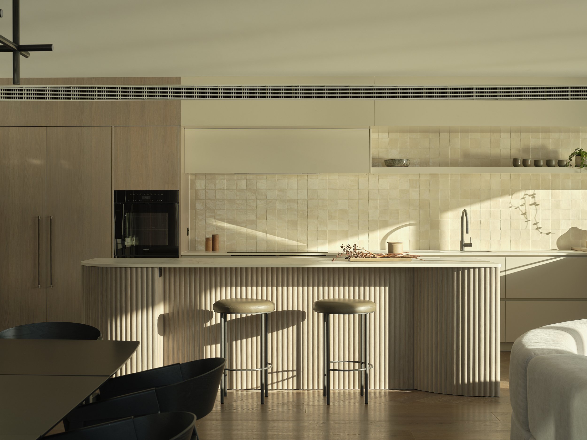 Pacifica Apt 03_Indus Patagonia_Plank_Herringbone_Forte_LR