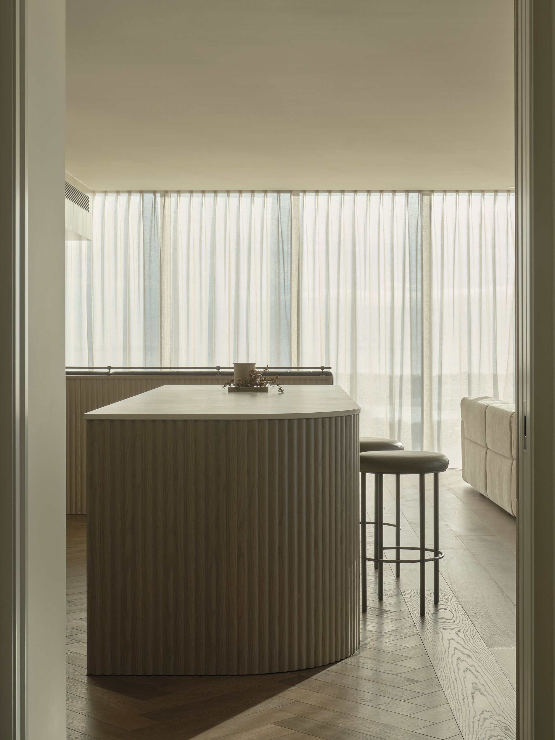 Pacifica Apt 04_Indus Patagonia_Plank_Herringbone_Forte_LR