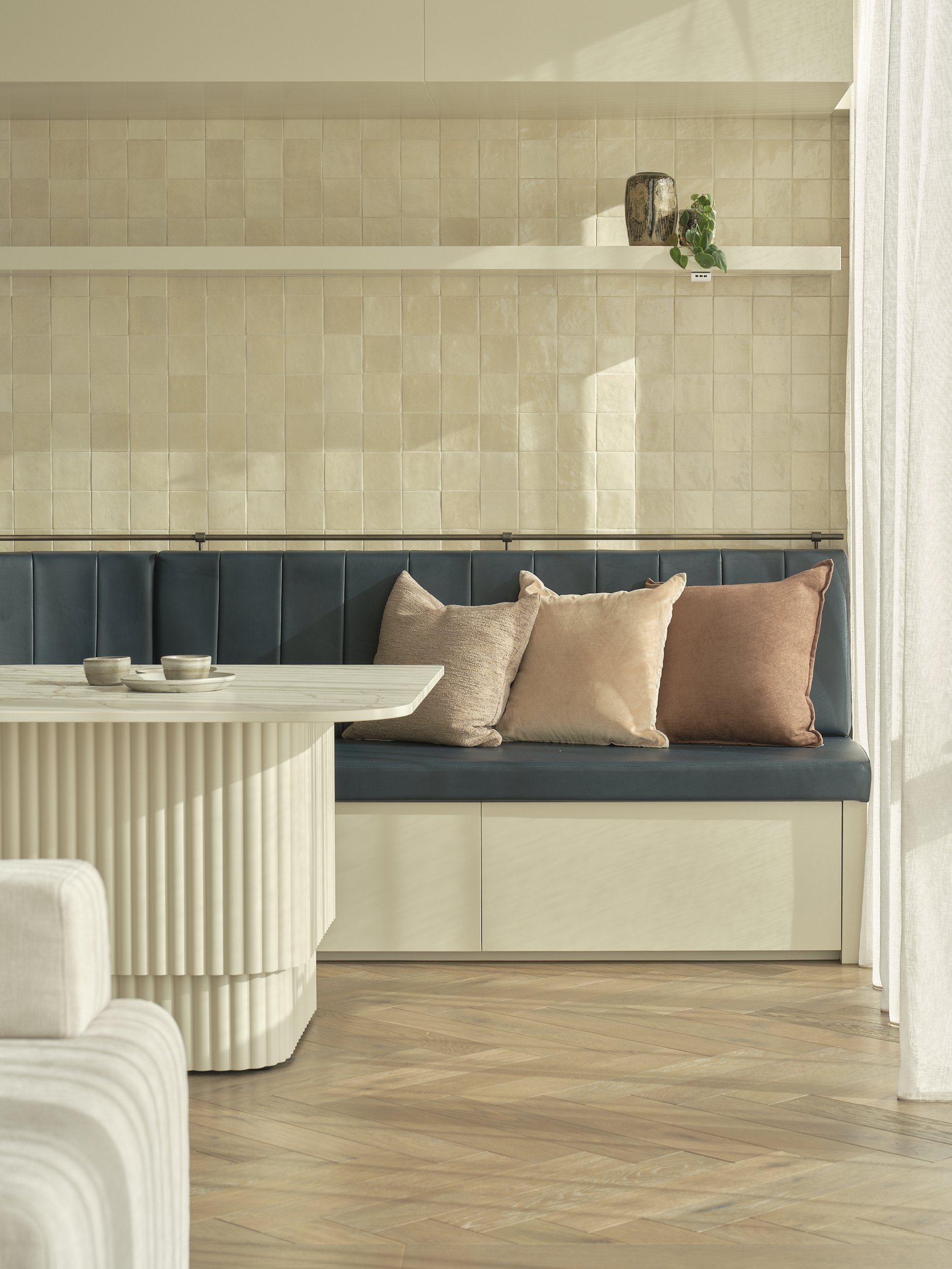 Pacifica Apt 05_Indus Patagonia_Plank_Herringbone_Forte_LR