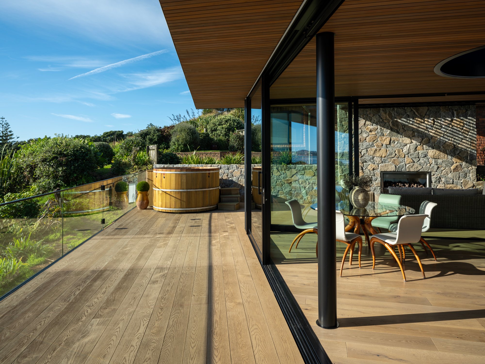 Project Sunset_05_Artiste Refined Van Gogh_Millboard Golden Oak_Forte_LR