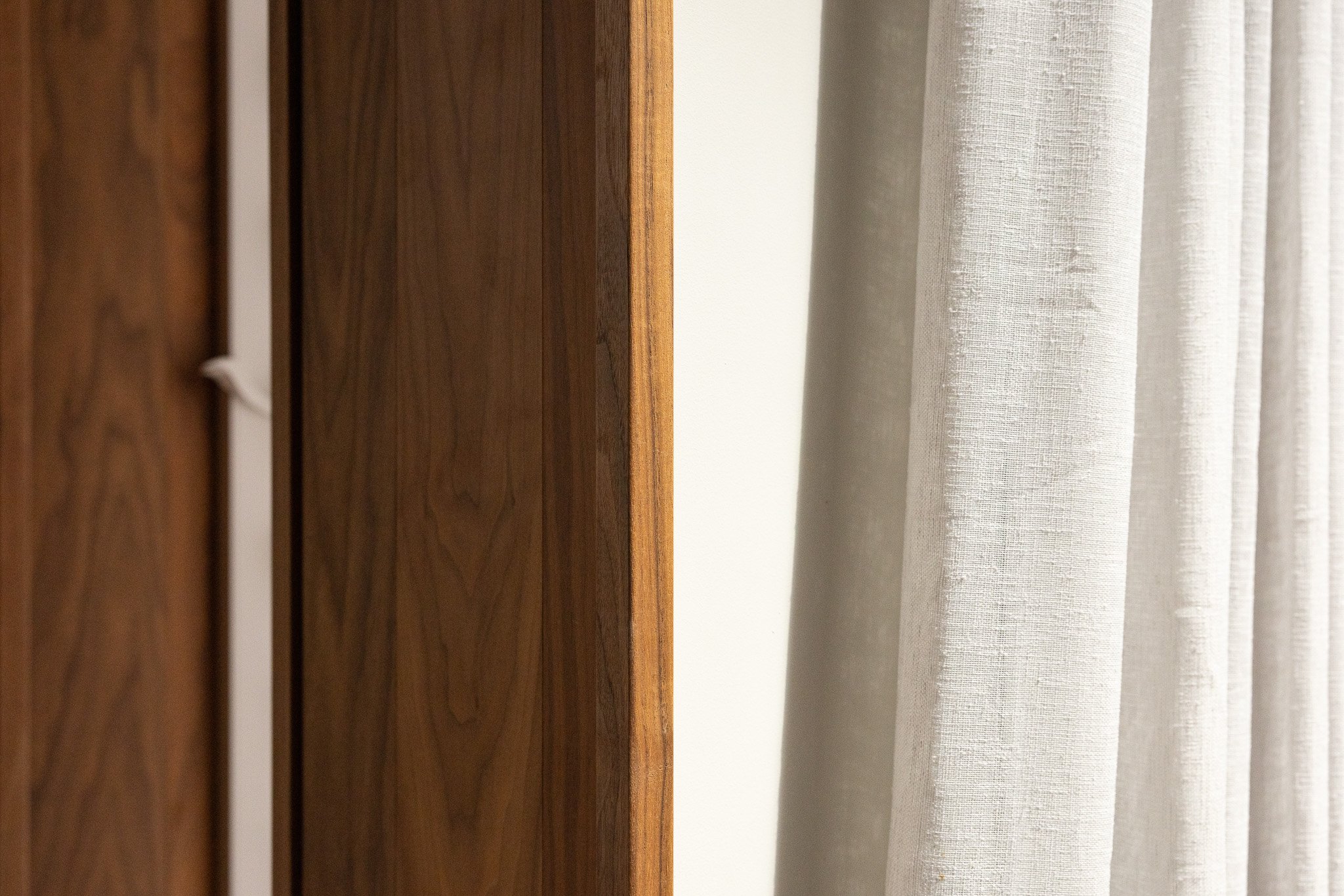 Pt Chev Road 03_Muuro Umbered Walnut_Panelling_Forte_LR