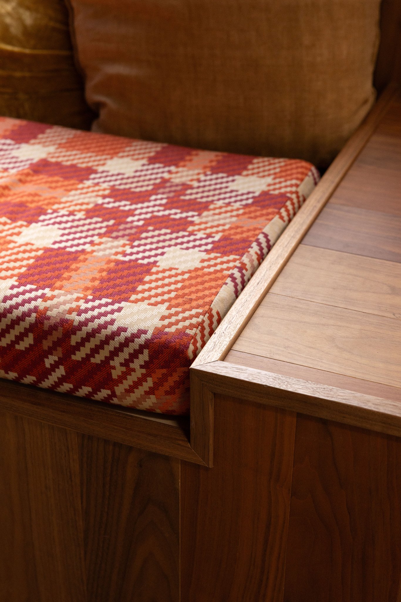 Pt Chev Road 04_Muuro Umbered Walnut_Panelling_Forte_LR